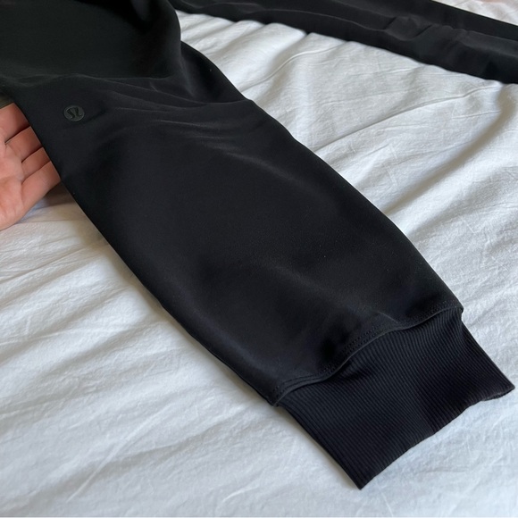 lululemon On The Fly Jogger - Picture 8 of 11